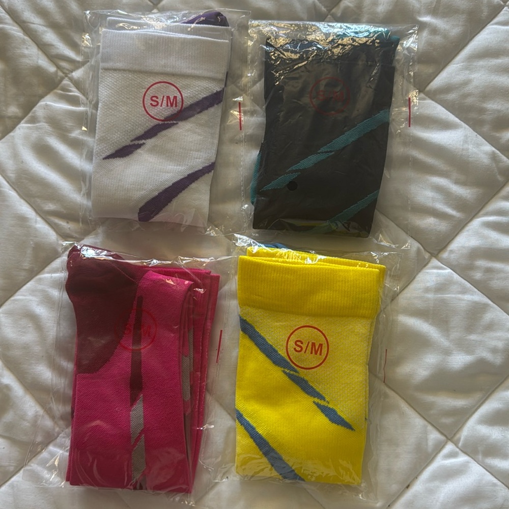 NEW- Four-color socks